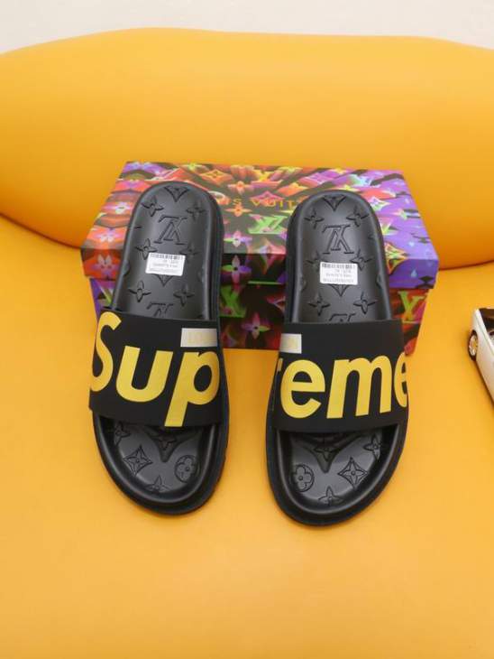 Picture of Louis Vuitton Slippers _SKULVsz38-45mnf05451283